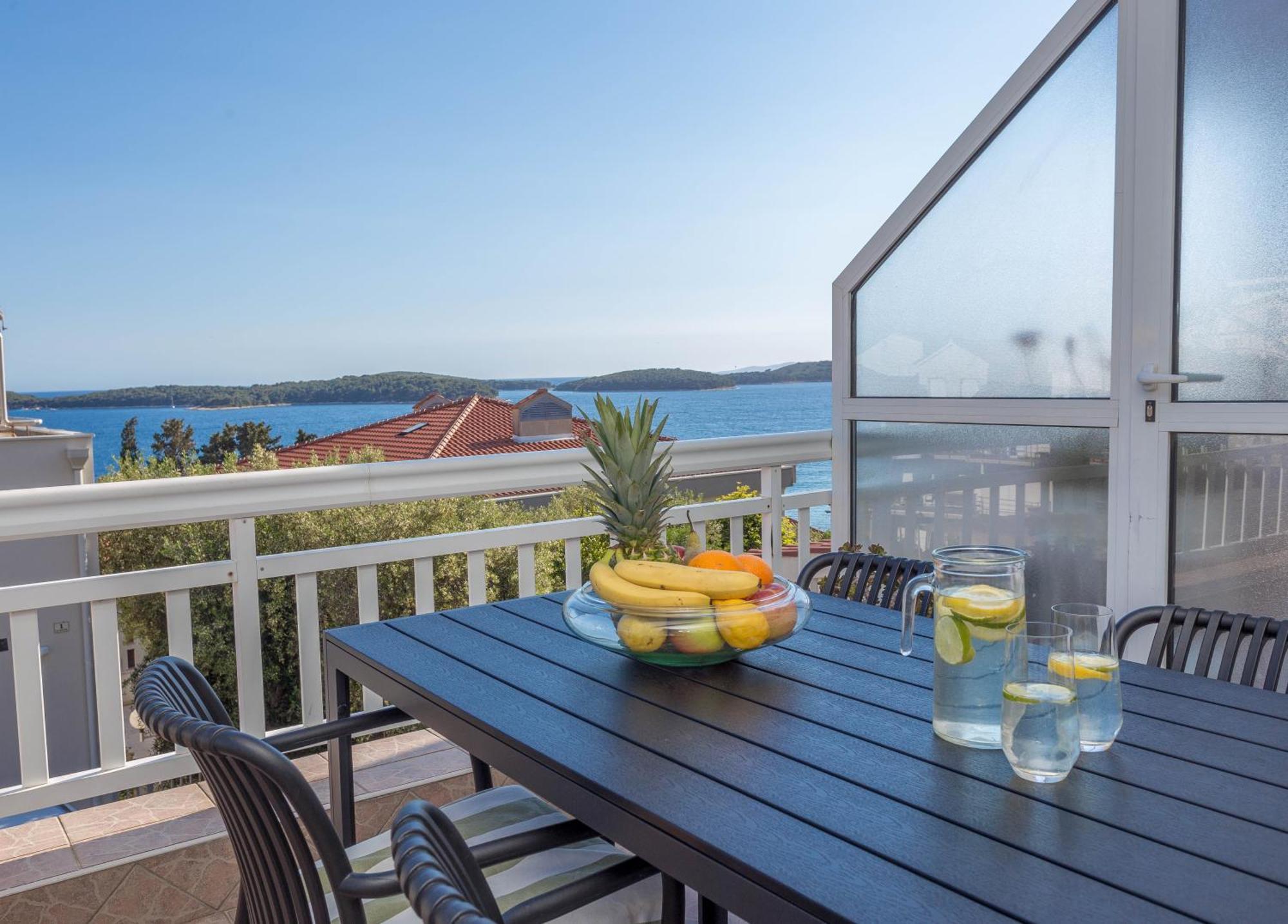 Hvar Pavicic Top View Apartments ฮวาร์ ภายนอก รูปภาพ