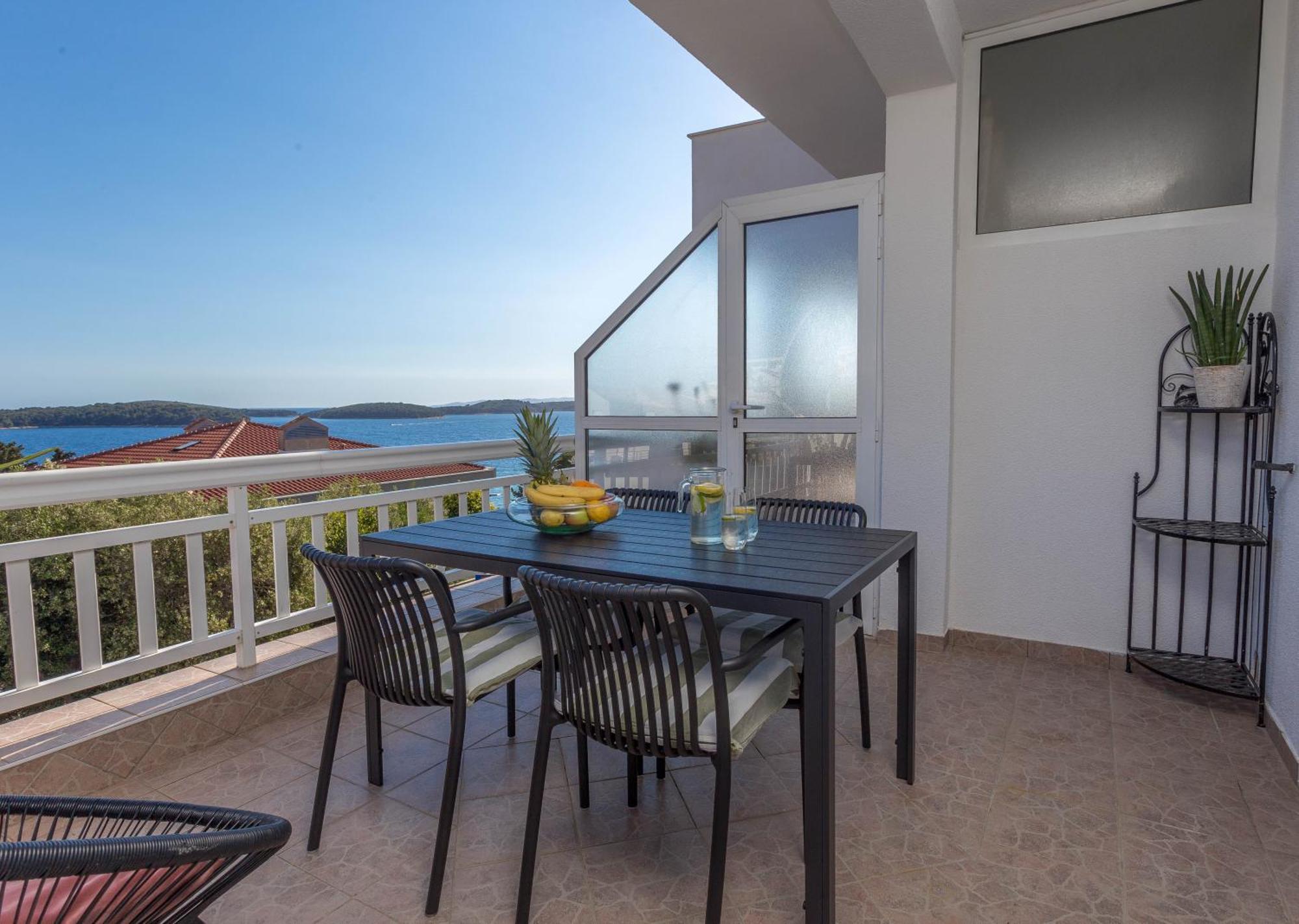 Hvar Pavicic Top View Apartments ฮวาร์ ภายนอก รูปภาพ